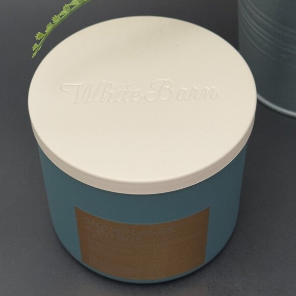 BBW Snowflakes & Citrus White Barn Bath & Body Works 3 Wick Candle - Picture 4 of 10